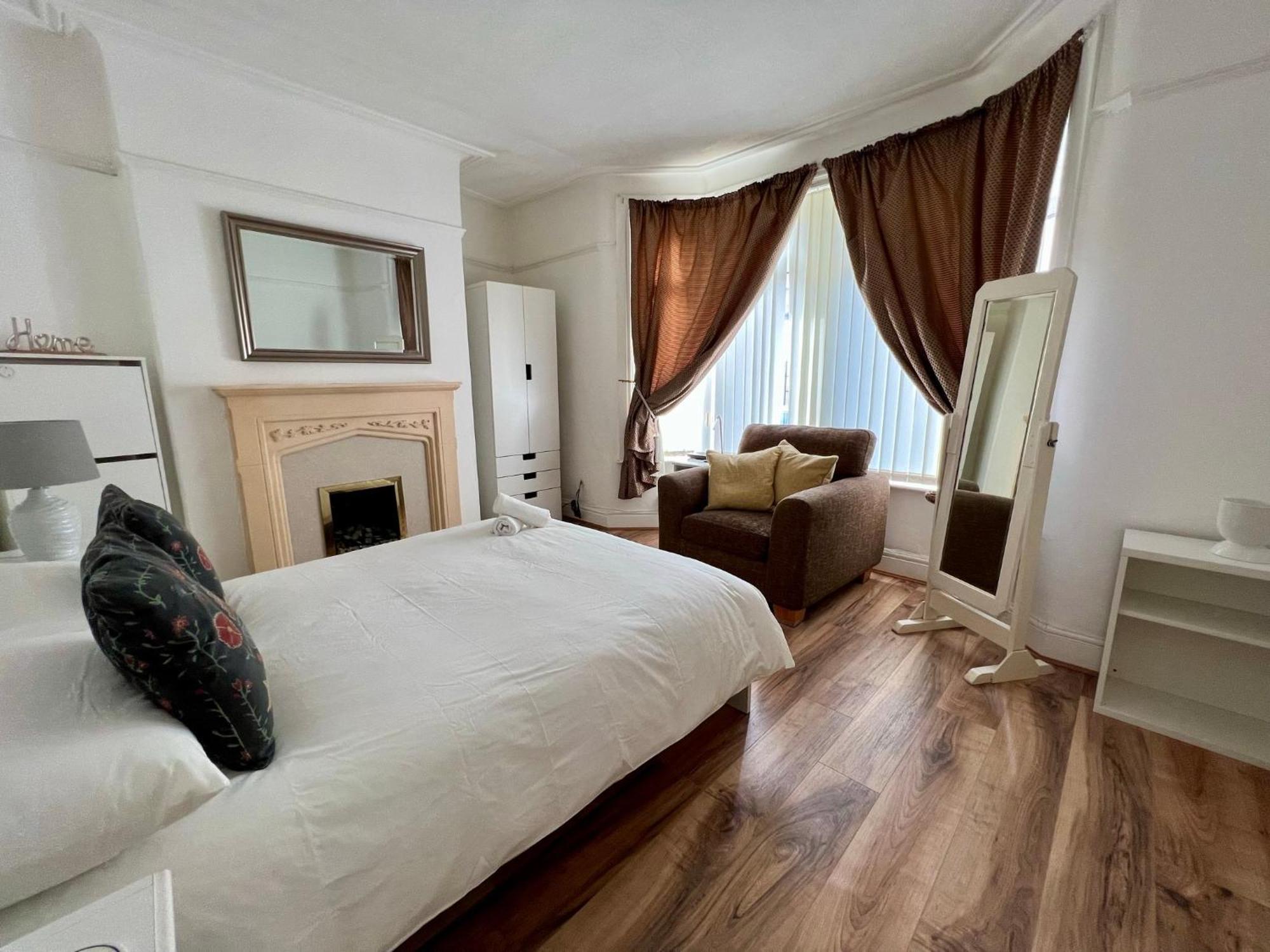 2025 Award Winner Liverpool Ivy House - 4 Bedrooms Экстерьер фото