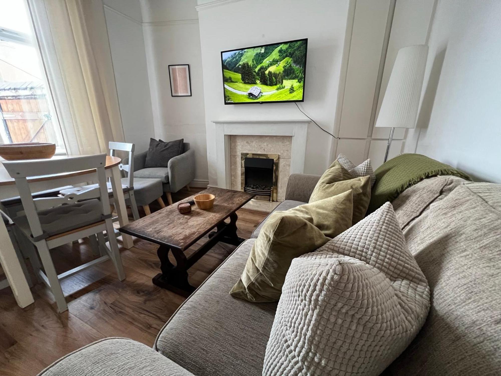 2025 Award Winner Liverpool Ivy House - 4 Bedrooms Экстерьер фото
